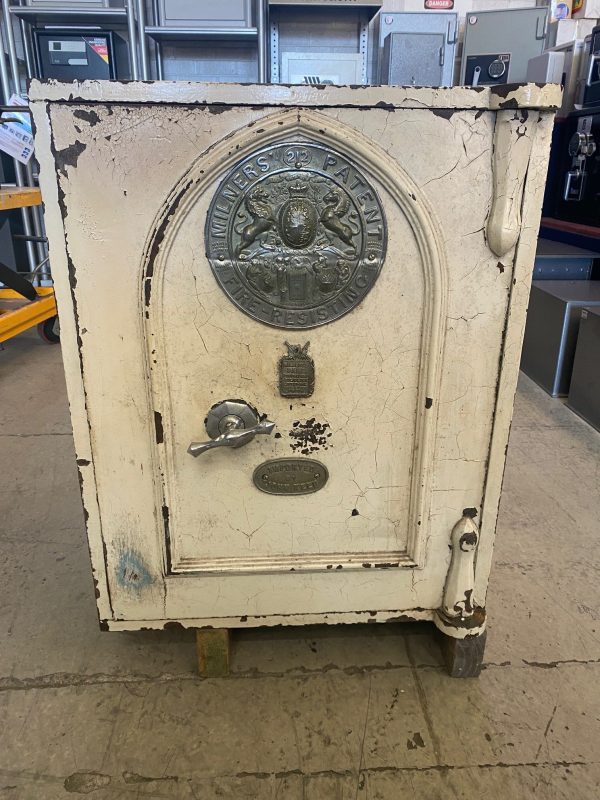 Vintage Milner safe - Used Safes